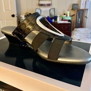 Karen Scott  NEW “Engle” Slide  Sandals
